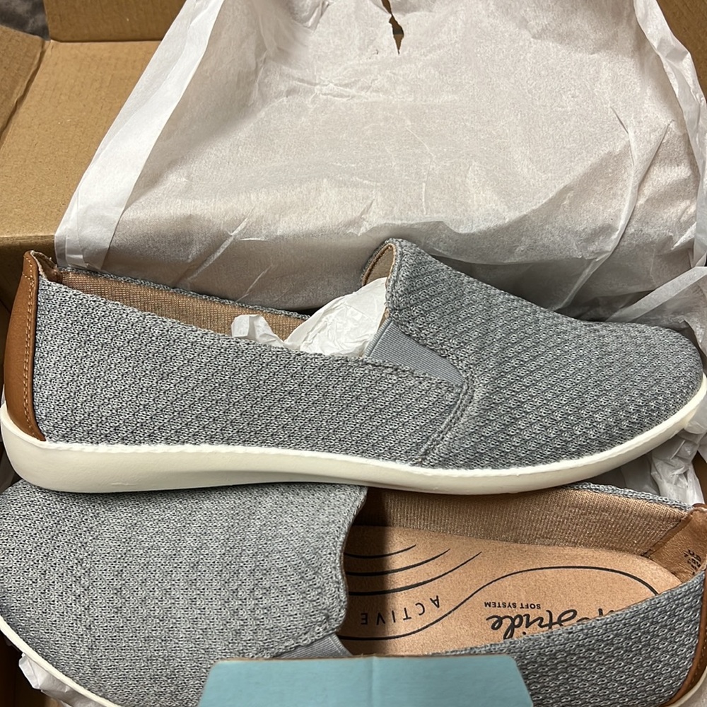 Lifestride Sneakers